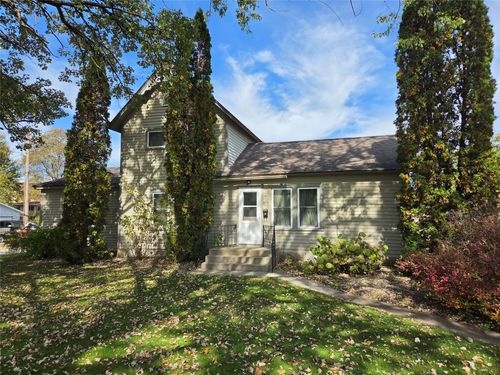 719 Pierce St, Black River Falls, WI, 54615-1627 | Card Image