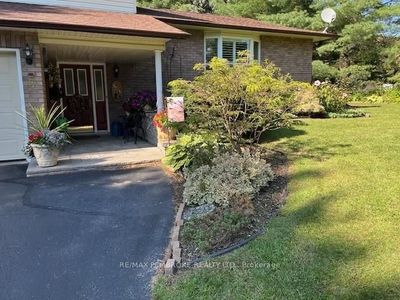 6 Derek Dr, House other with 3 bedrooms, 3 bathrooms and 8 parking in Petawawa ON | Image 3