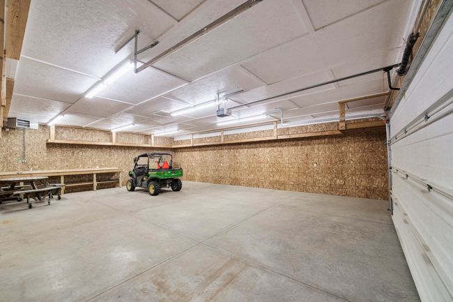 Well lit, insulated garage | Image 33