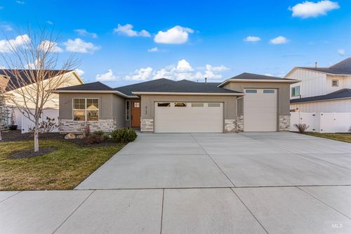 8165 Fountain Brook St, Middleton, ID, 83644-6171 | Card Image