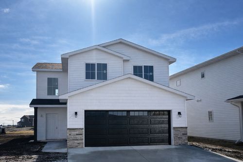 7667 Cub Creek Way, Horace, ND, 58047-5527 | Card Image