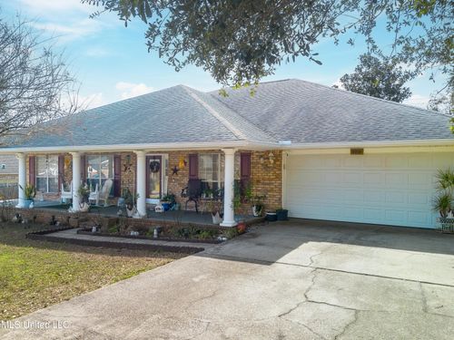 8928 Hamakua St, Diamondhead, MS, 39525-4416 | Card Image
