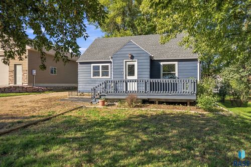 321 N Center Ave Avenue, Garretson, SD, 57030 | Card Image
