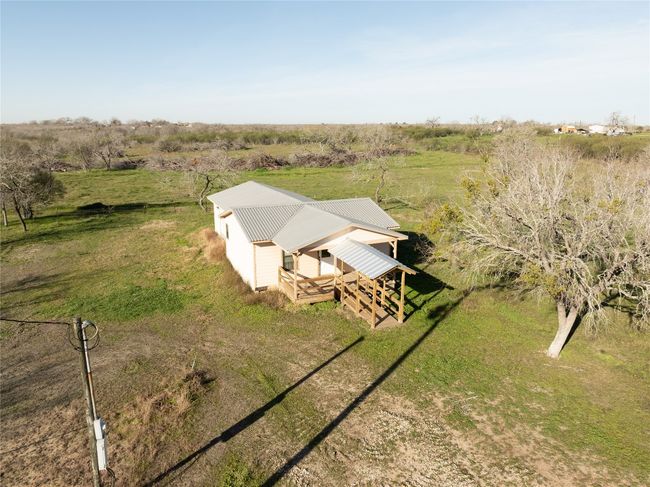 2095 Bridal Path Rd, House other with 1 bedrooms, 1 bathrooms and 100 parking in Luling TX | Image 5