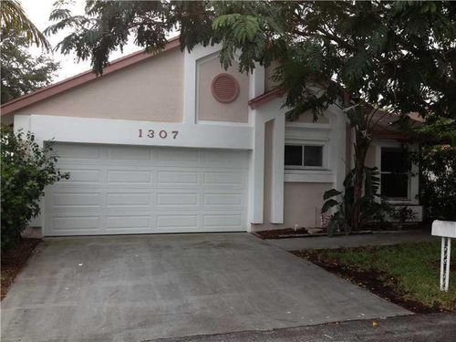 1307 E Glen Oak Rd, North Lauderdale, FL, 33068-3954 | Card Image