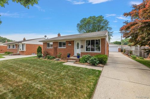 27829 Osmun St, Madison Heights, MI, 48071-3378 | Card Image