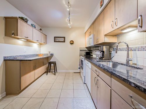 7418 Azalea Ct, West Bloomfield, MI, 48322-2820 | Card Image