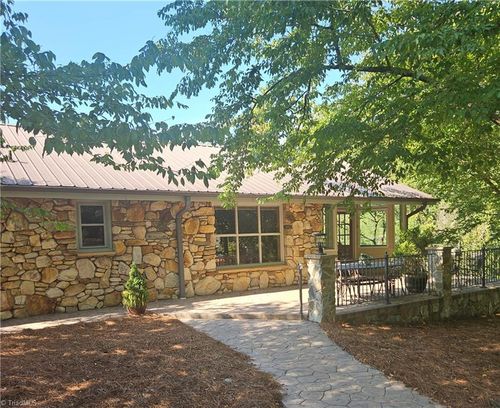 1409 Good Hope Dr, Walnut Cove, NC, 27052-7816 | Card Image