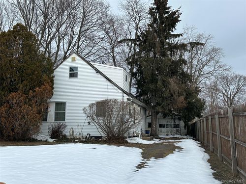 7 Garnet Dr, Brentwood, NY, 11717-1116 | Card Image