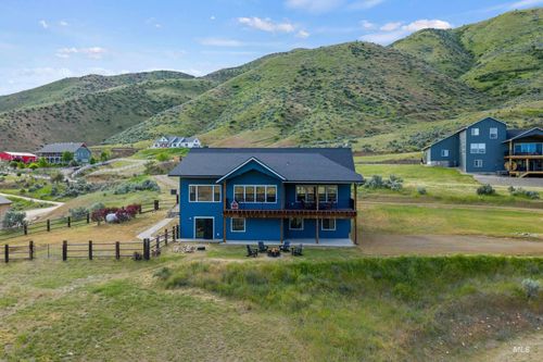 42 Shoemaker Ln, Horseshoe Bend, ID, 83629-8018 | Card Image