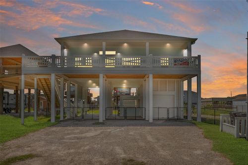 863 S Selwyn Rd, Crystal Beach, TX, 77650-3407 | Card Image