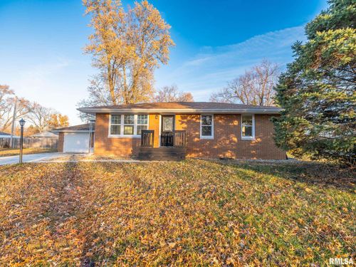 208 Elmhurst Dr, Washington, IL, 61571-2915 | Card Image