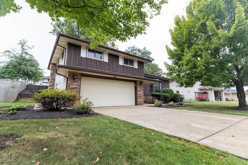 6417 Thoreau Dr, Parma, OH, 44129-6336 | Card Image