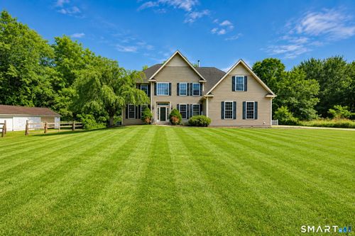 957 W River St, Milford, CT, 06461-1917 | Card Image