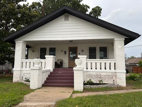 305 W Ray Ave, Christopher, IL, 62822-1241 | Card Image