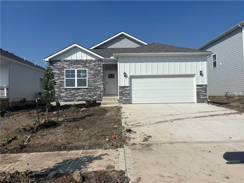 25248 W 177th Ter, Gardner, KS, 66030-2237 | Card Image