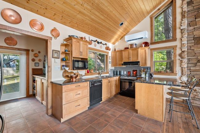 428 Bradbury Road, House other with 3 bedrooms, 1 bathrooms and 4 parking in Gambier Island BC | Image 9