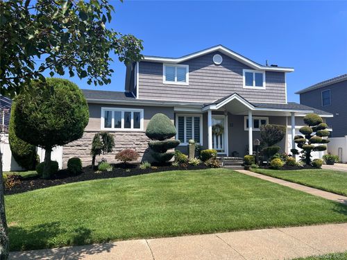 22 Peter Ln, Plainview, NY, 11803-5632 | Card Image