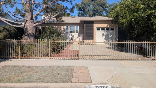 13706 S Berendo Ave, Gardena, CA, 90247-2026 | Card Image