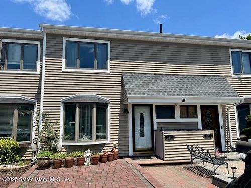 19 Meadow Ct, Staten Island, NY, 10309-4219 | Card Image