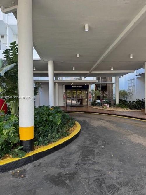 apt-1012-2750 Ne 183rd St, Aventura, FL, 33160-2120 | Card Image