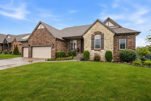 2249 N Stonegate Cir, Andover, KS, 67002-7558 | Card Image