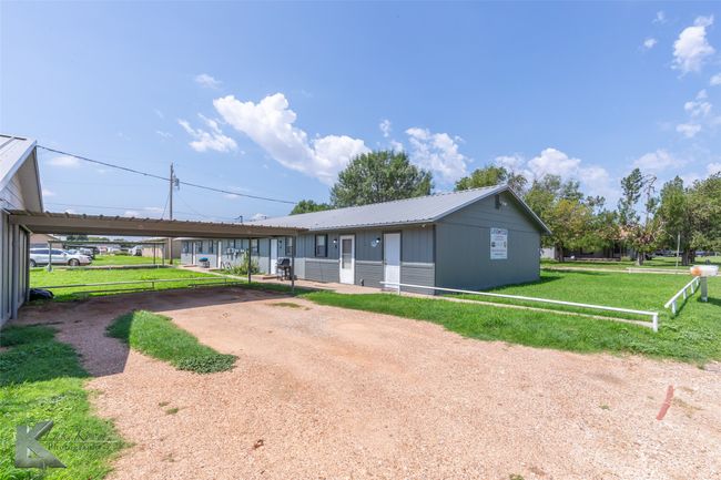 500 S 7 Th St, Home with 16 bedrooms, 8 bathrooms and 8 parking in Haskell TX | Image 13