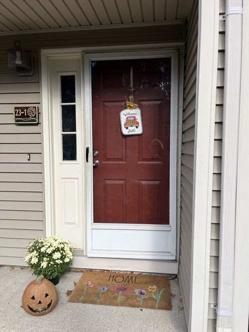 unit-1-23 Thayer Pond Dr, North Oxford, MA, 01537-1152 | Card Image