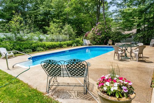 14 Oxner Rd, Centerville, MA, 02632-1626 | Card Image