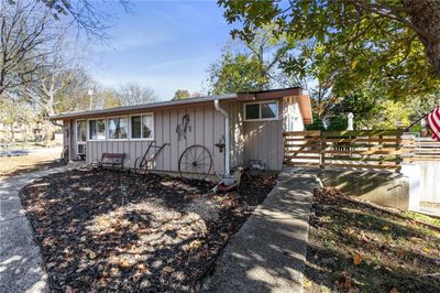 400 Sw 18th Street, House other with 3 bedrooms, 2 bathrooms and null parking in Blue Springs MO | Image 2