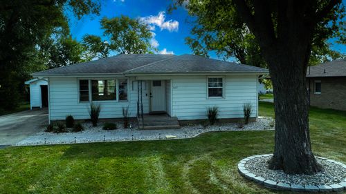 617 Hartwell St, Gilman, IL, 60938-1404 | Card Image