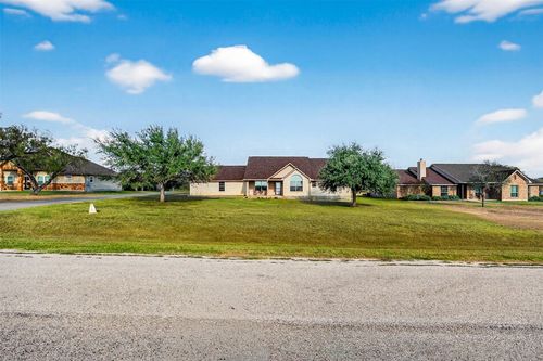 175 Creekwood Dr, Gonzales, TX, 78629-6364 | Card Image