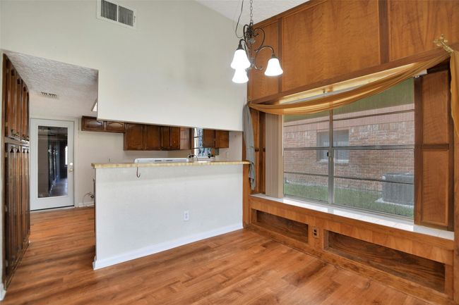 You have the flexibility of adding a breakfast table or adding some barstools to the bar area. | Image 16