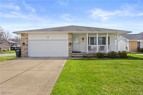 5858 Ashcroft Dr, Mayfield Heights, OH, 44124-3118 | Card Image