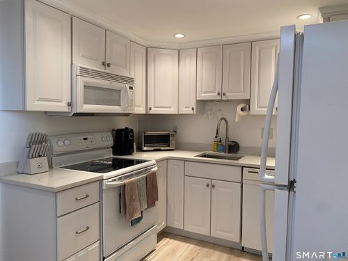 apt-4k-143 Hoyt St, Stamford, CT, 06905-5749 | Card Image