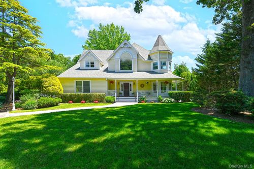 4 Hampton Ct, Huntington, NY, 11743-2918 | Card Image