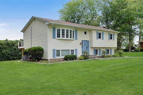 12 Fairview Ave, Nanuet, NY, 10954-2613 | Card Image