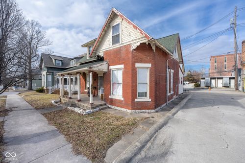 109 W Walnut St, Greencastle, IN, 46135-1577 | Card Image