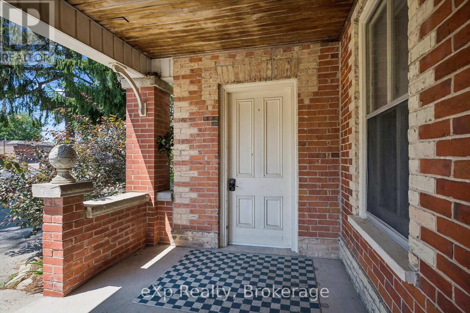 Residential in Centre Wellington (Fergus) 4