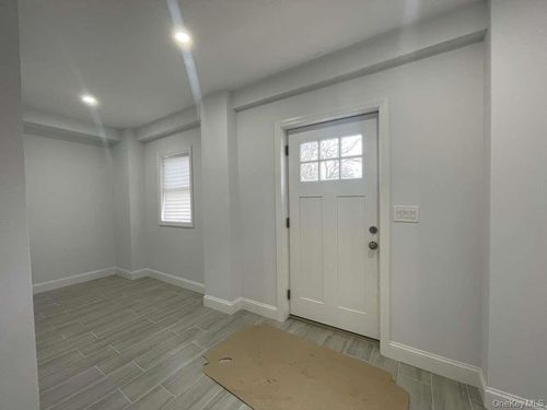 22 Colonial Ave, Freeport, NY, 11520-1203 | Card Image