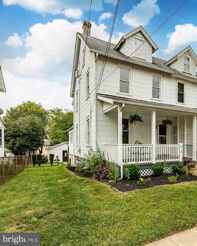 418 Center Street, Home with 3 bedrooms, 1 bathrooms and null parking in KENNETT SQUARE PA | Image 1