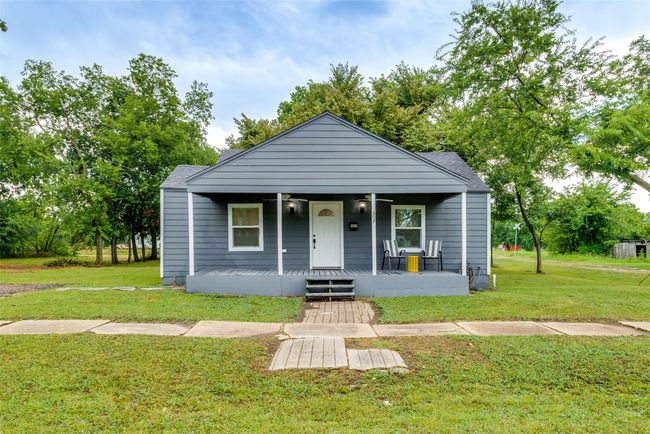 307 Commerce St W, House other with 2 bedrooms, 1 bathrooms and null parking in Honey Grove TX | Image 4