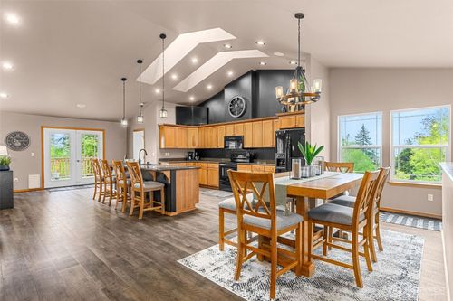 1405 Bellevue Ave, Aberdeen, WA, 98520-1800 | Card Image