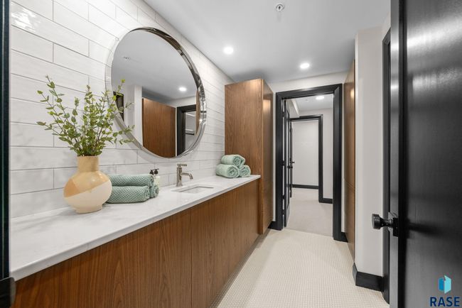 UNIT-102 - 151 E 4 Th Pl, Condo with 2 bedrooms, 3 bathrooms and null parking in Sioux Falls SD | Image 57