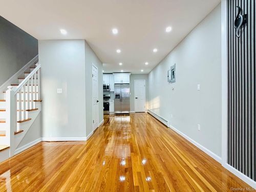 2938 Bouck Ave, Bronx, NY, 10469-5211 | Card Image