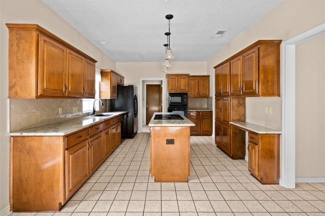 1006 Palos Verdes Dr, House other with 4 bedrooms, 3 bathrooms and 6 parking in Lakeway TX | Image 12