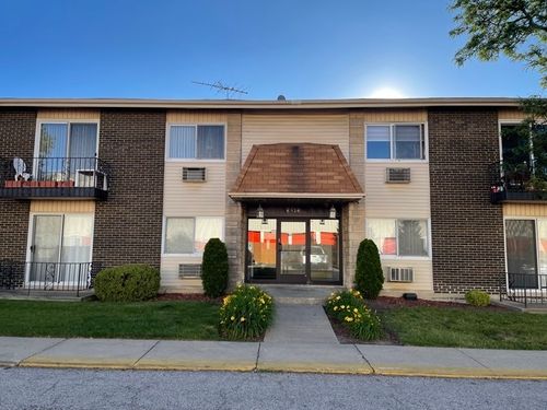 2f-8816 N Western Ave, Des Plaines, IL, 60016-4170 | Card Image