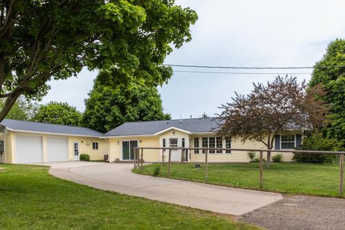 409 Hillcrest St E, Lanesboro, MN, 55949-9713 | Card Image