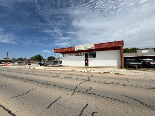 881 Pine St, Abilene, TX, 79601-4244 | Card Image