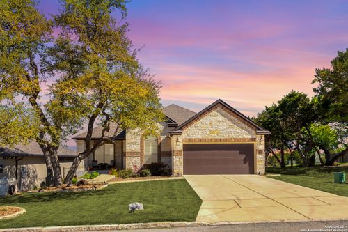 31 Mariposa Pkwy W, Boerne, TX, 78006-2220 | Card Image